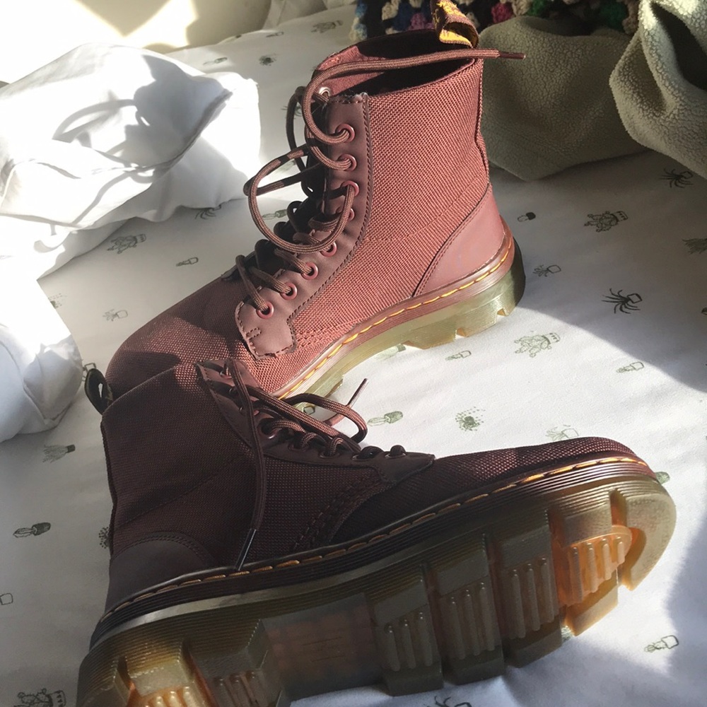 DR MARTENS ALMOST NEW MAROON COMBS BOOTS